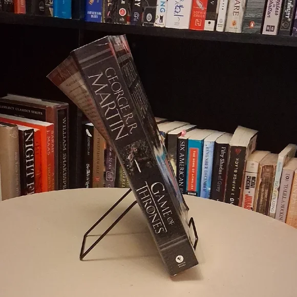 Game of Thrones Book by George R.R. Martin - Picture 3 of 3